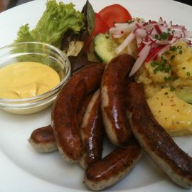 Nürnberger Bratwürstchen mit Kartoffelsalat