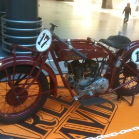 Harley Davidson Ausstellung - das älteste Modell aus den 1920-er Jahren
