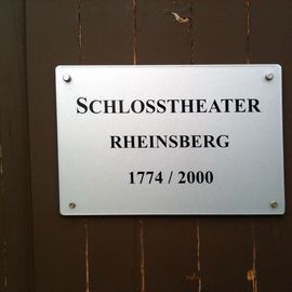 Plakette am Schlosstheater