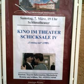 In der Nebensaison wird im Schlosstheater Kino gemacht.