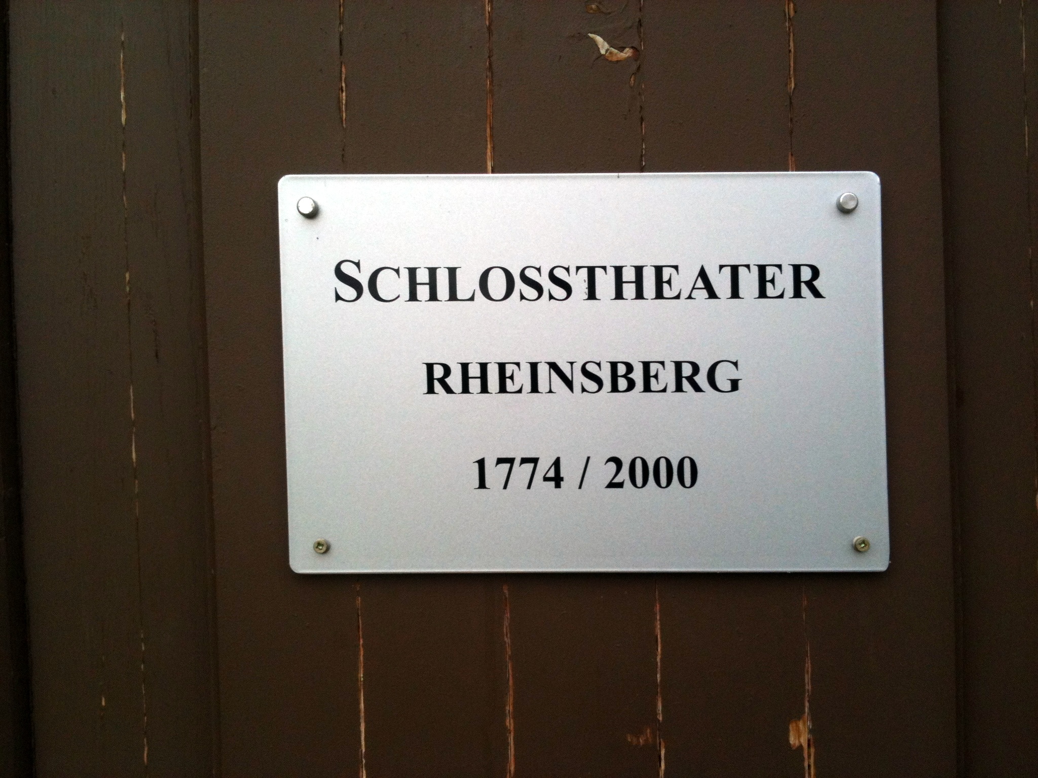 Plakette am Schlosstheater