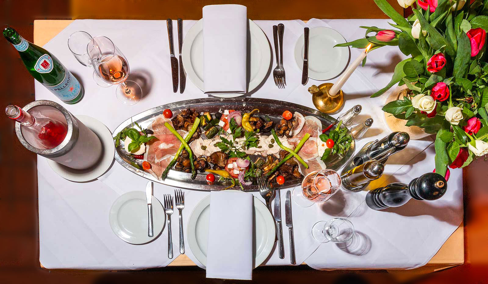Die grosse gemischte Vorspeisenplatte ist bei den Gästen im italienischen Restaurant Costa Smeralda in Hamburg Schnelsen besonders beliebt