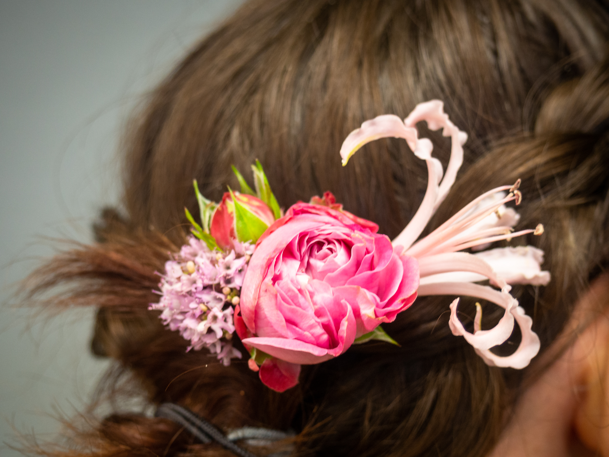 Schöne Haarblume für die Braut