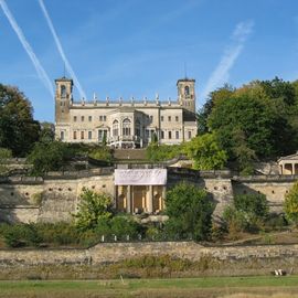 Schloß Albrechtsberg vom Schiff aus gesehen.
Besseres Foto ;-)