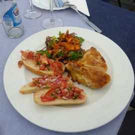 Maispoularde mit Tomatenbruschetta