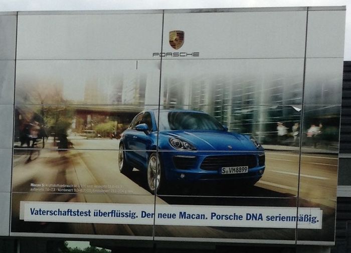 Porsche-Werbung.
