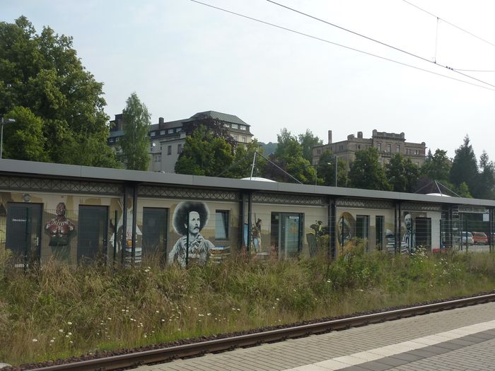 Fassadengestaltung am Bahnhof Hohenstein-Ernstthal