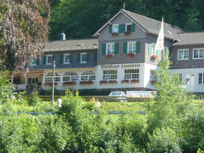 Waldhaus von der Talsperre Kriebstein aus gesehen