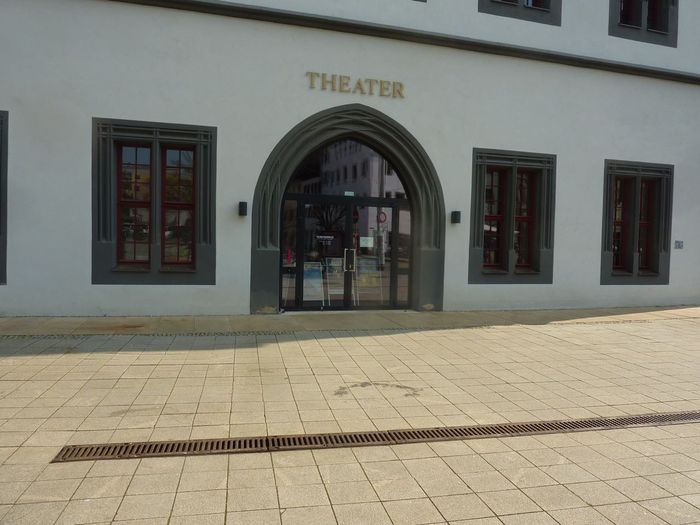 Eingang zum Theater