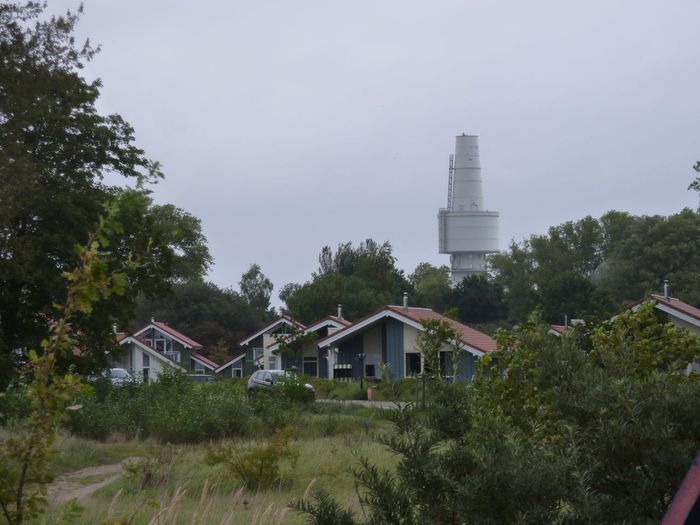 Ferienhäuser, im Hintergrund der 