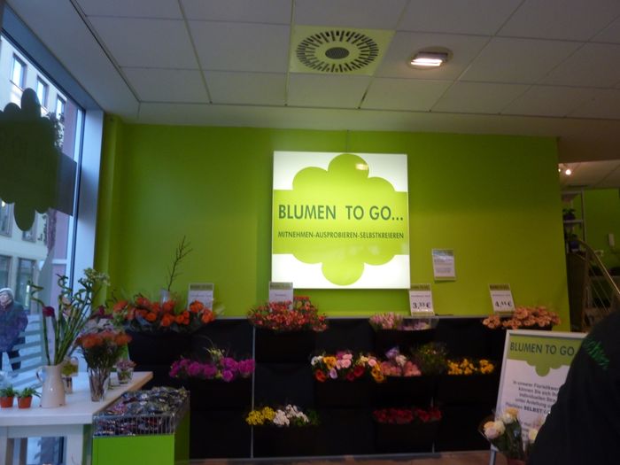 Im Laden " Blumen To Go " in Chemnitz