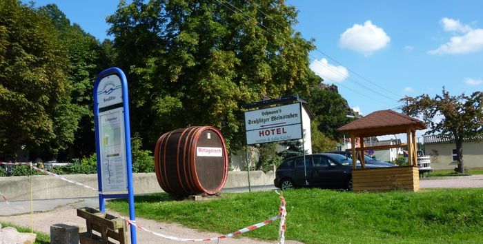 Parkplatz vor Lehmanns Weinstuben