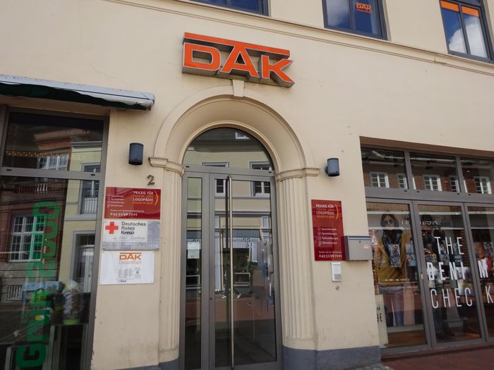 DAK - gemeinsamer Eingang mit anderen Unternehmen.