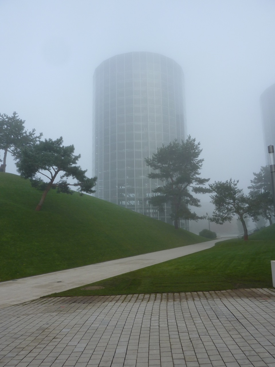 Glastürme im Nebel