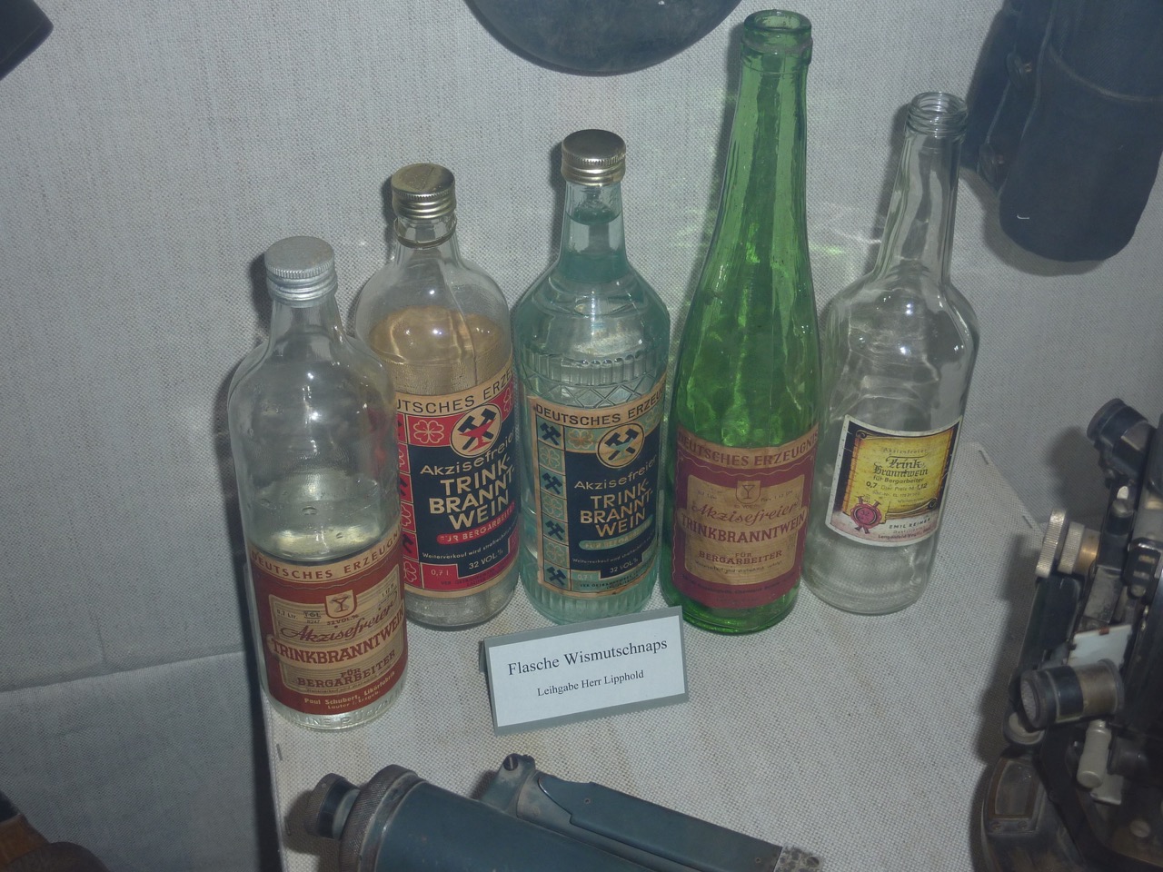 Flaschen, in denen der akzisefreie Bergarbeiterschnaps 
("Kumpeltod" ) verkauft wurde.