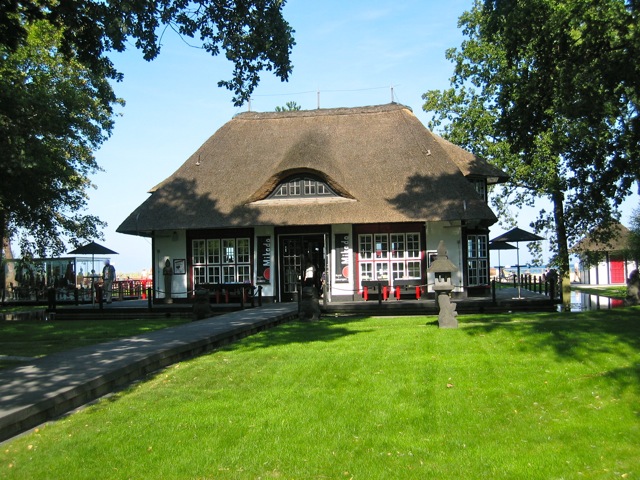 MIKADO Timmendorfer Strand, Ansicht von der Straßenseite