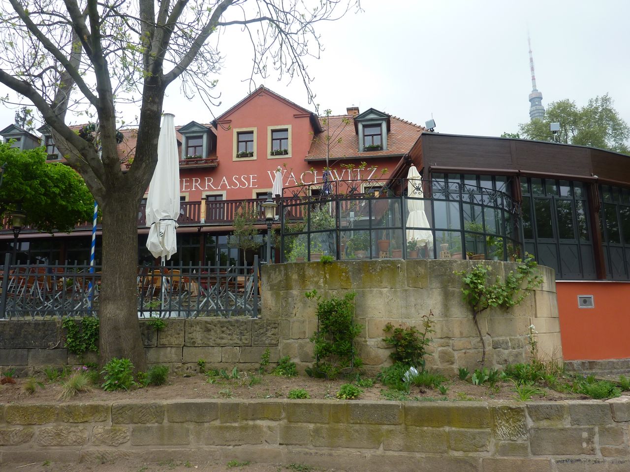 Hotel und Restaurant  Elbterrasse Wachwitz in Dresden.