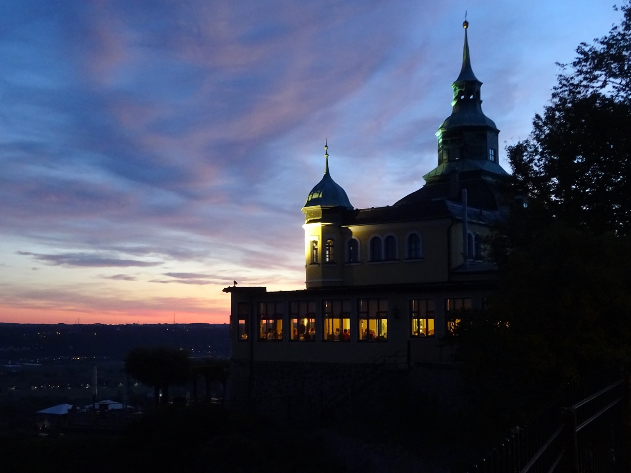 Abenddämmerung am Spitzhaus