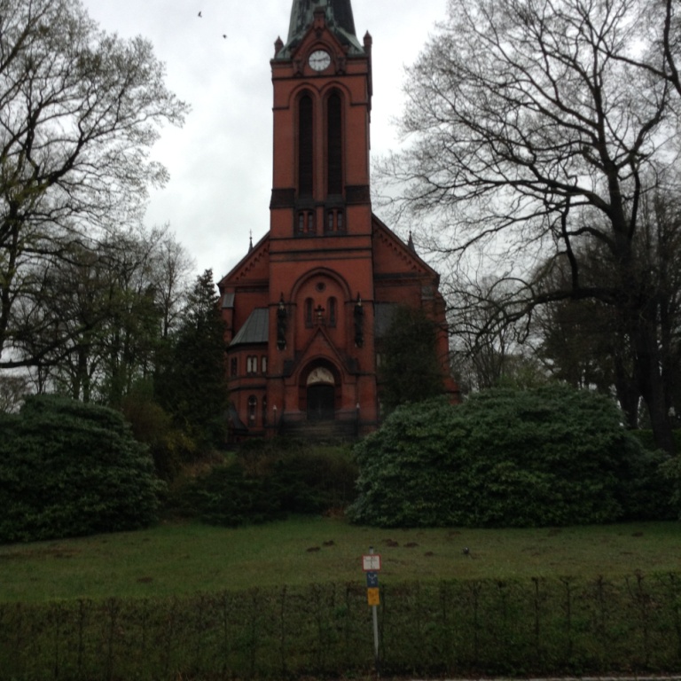 Ev.-Luth. Kirche neben dem Pfarramt in Hohndorf