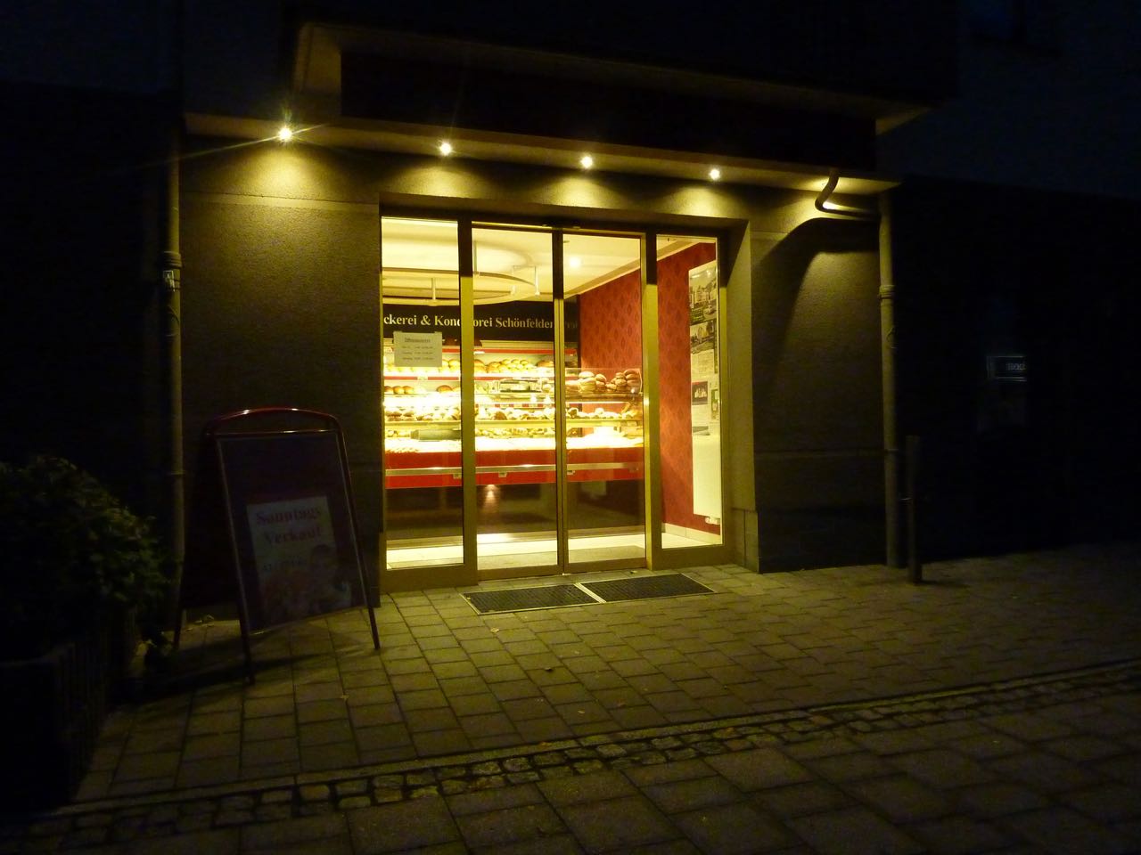 Bild 1 Cafe und Bäckerei Jonny Schönfelder in Oelsnitz/Erzgeb.