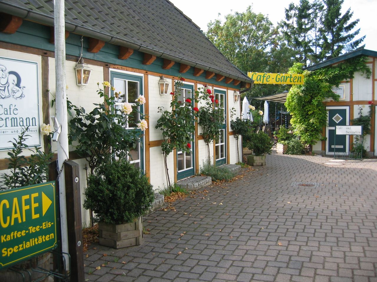 Eingang zum Garten "Cafè Jedermann"