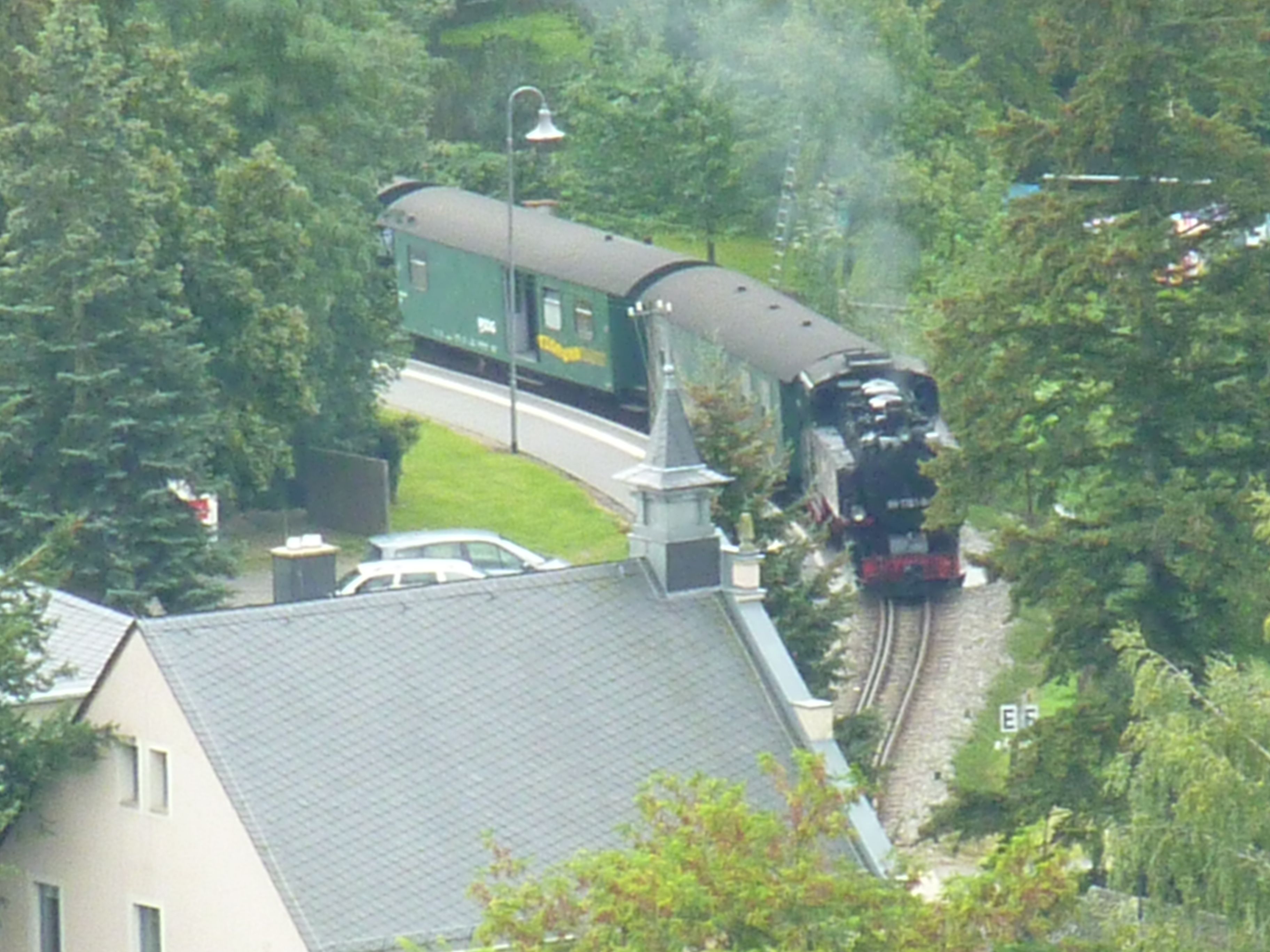 Zug der Lößnitztalbahn in Radebeul.