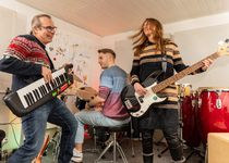 Bild zu Musiktrainer Erchinger, Klavier-, Gitarren-, Schlagzeug- und Gesangsunterricht