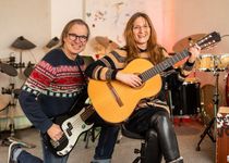 Bild zu Musiktrainer Erchinger, Klavier-, Gitarren-, Schlagzeug- und Gesangsunterricht