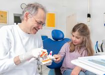 Bild zu Zahnarztpraxis Dr. Hörschler Köln