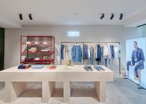 Bild zu Closed Women's & Men's Store Regensburg