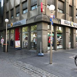 Aussenansicht der Biber-Apotheke am Friedensplatz