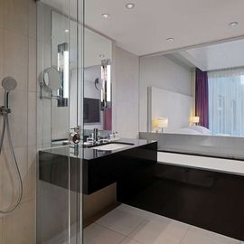 Suite bathroom