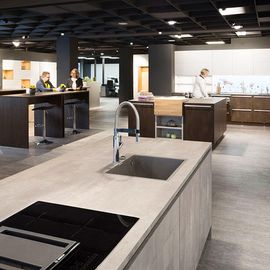 Das neue KOCH KÜCHEN Studio zeigt moderne LEICHT Küchen auf 300 Quadratmetern. Alle Elektrogeräte sind angeschlossen und funktionsbereit