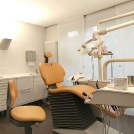 Zahnbehandlungen - Zahnarzt Robert Muche - Implantologie - Prothetik München Sendling