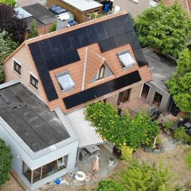 PV- Anlage und neue Dachflächenfenster