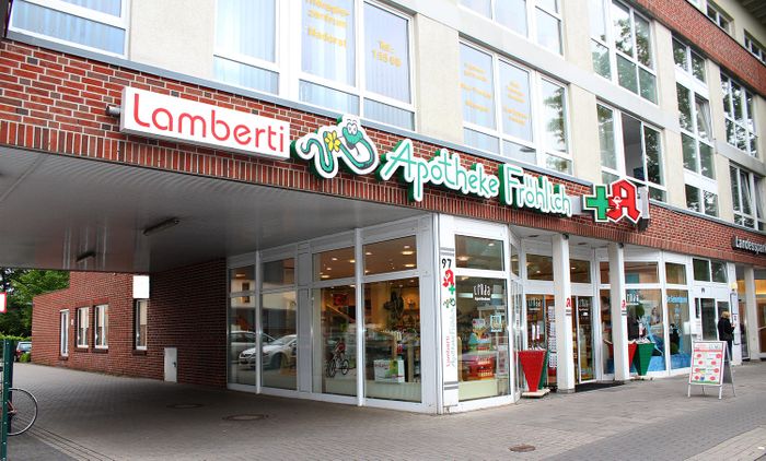 Aussenansicht der Lamberti-Apotheke-Fröhlich