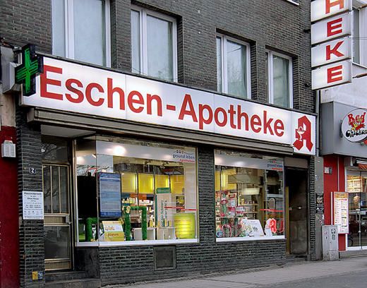 Aussenansicht der Eschen-Apotheke am Zülpicher Platz