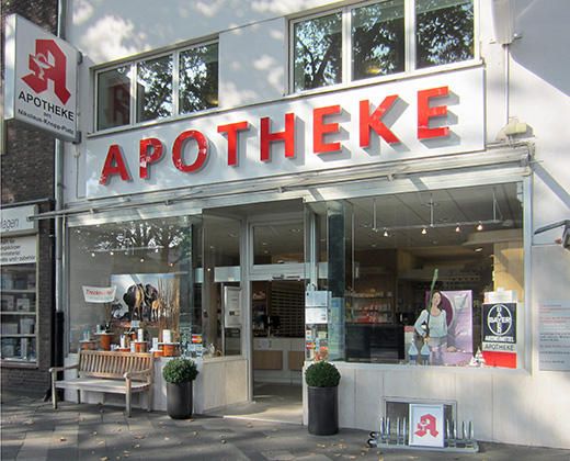 Aussenansicht der Apotheke am Nikolaus-Knopp-Platz oHG