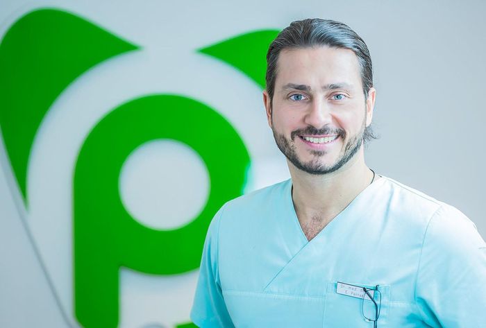 Zahnarzt in Düsseldorf - Dr. Pantas