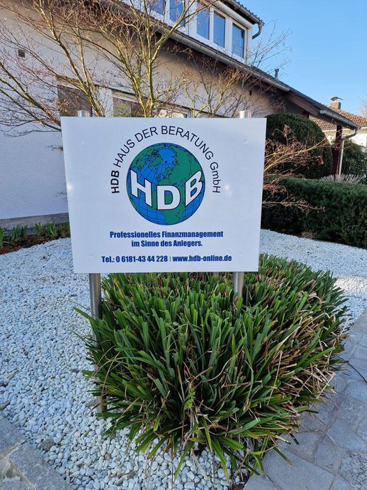 HDB – Haus der Beratung Versicherungsmakler GmbH: Eingangsschild