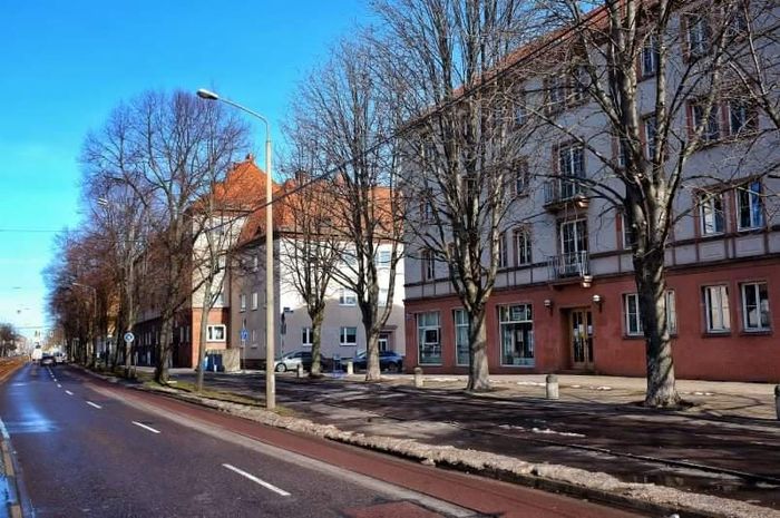 Sie finden uns rechterhand auf der Merseburger Straße in Richtung Riebeckplatz.