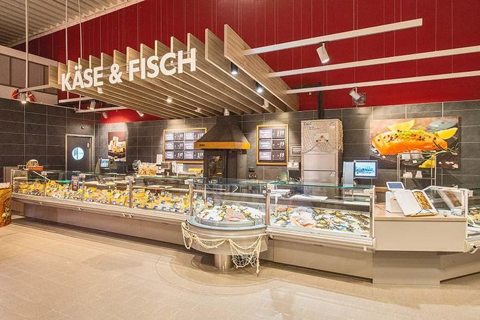 Frischetheke:
Kaufen Sie an unserer Frischetheke köstliche Fleisch-, Wurst- und Käseprodukte. Zudem bieten wir Ihnen schmackhaften frischen Fisch.