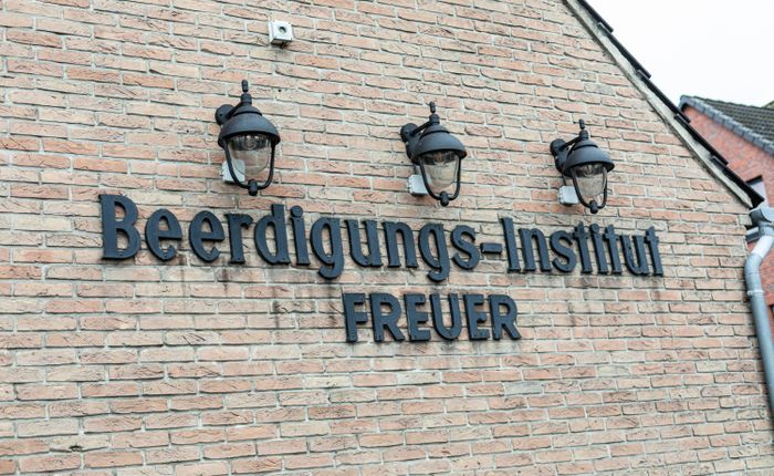 Fritz Freuer GmbH & Co. KG Beerdigungsinstitut
