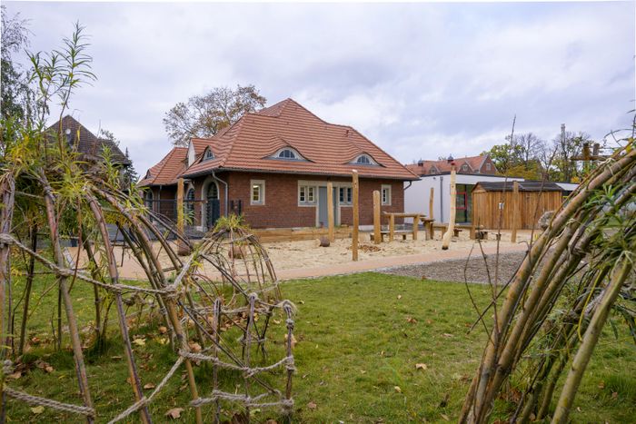 Gartenansicht, FRÖBEL-Kindergarten Sonne, Mond und Sterne in Berlin-Buch, © 2022 FRÖBEL e.V. Alle Rechte vorbehalten