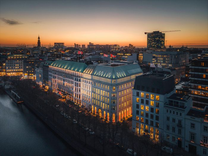 Fairmont Hotel Vier Jahreszeiten, Hamburg, Exterior