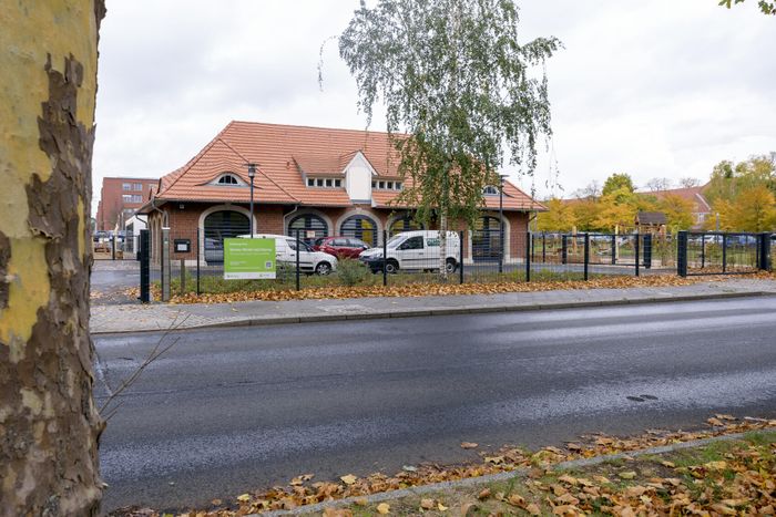 Strassenansicht, FRÖBEL-Kindergarten Sonne, Mond und Sterne in Berlin-Buch, © 2022 FRÖBEL e.V. Alle Rechte vorbehalten