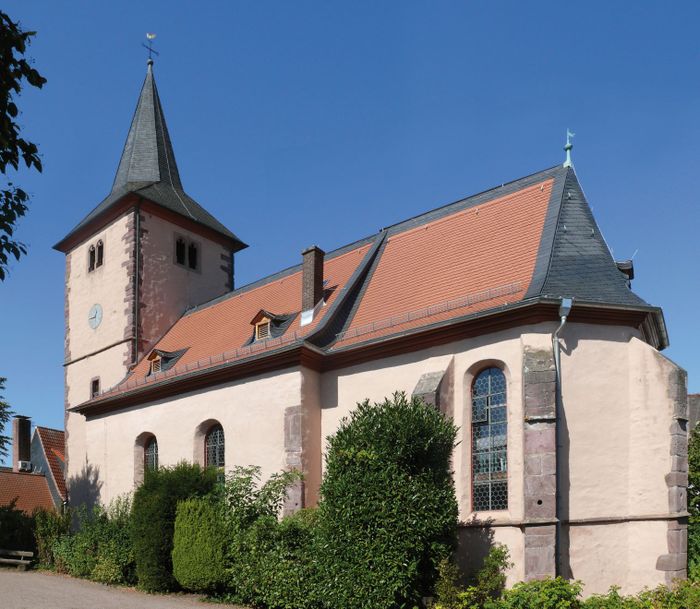 Die Kirche von Offenthal, dem östlichsten Stadtteil von Dreieich, liegt in der Ortsmitte. Die über 600 Jahre alte Kirche mit dem umgebenden Kirchgarten prägen den historischen Ortskern. Nach einer mündlichen Überlieferung wurde die Kirche um das Jahr 1400 von Anna von Falkenstein gestiftet. Sie wurde um 1540 evangelisch.