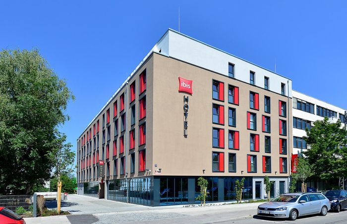 Hoteleingang Ibis München City Ost