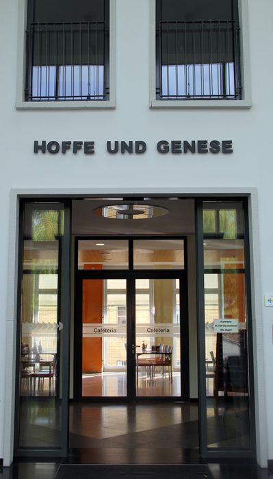 Helios Klinik Lutherstadt Eisleben, Eingang