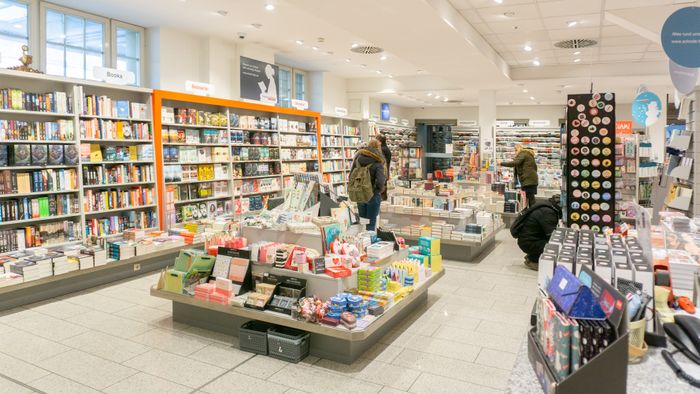 Schmitt & Hahn Buch und Presse im Hauptbahnhof Karlsruhe